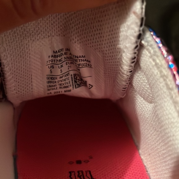 Preloved Converse Sneakers - Picture 4 of 4